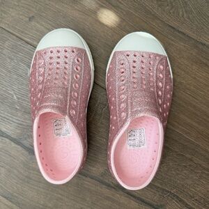 NWT Native Jefferson Bling, sz C9